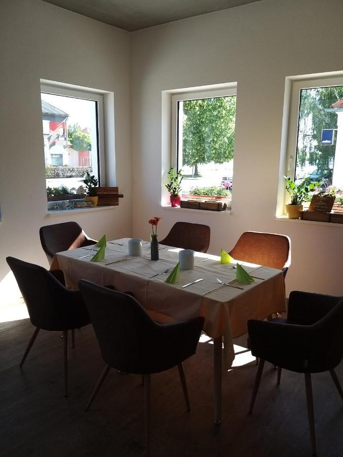 Doms Gaestehaus Frauenkirchen Luaran gambar