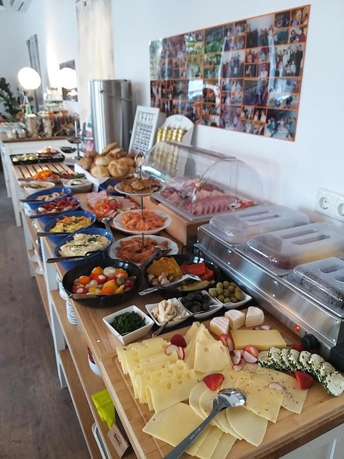 Doms Gaestehaus Frauenkirchen Luaran gambar