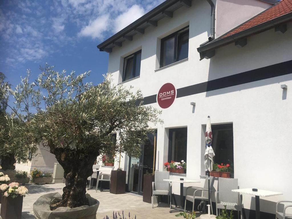 Doms Gaestehaus Frauenkirchen Luaran gambar